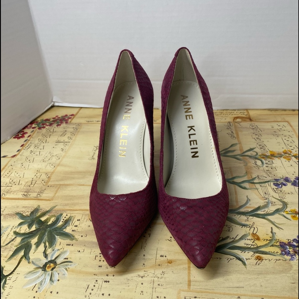 AK Ann Klein  "Akhollyn" Heels Pumps In Wine Color Size 61/2 M
